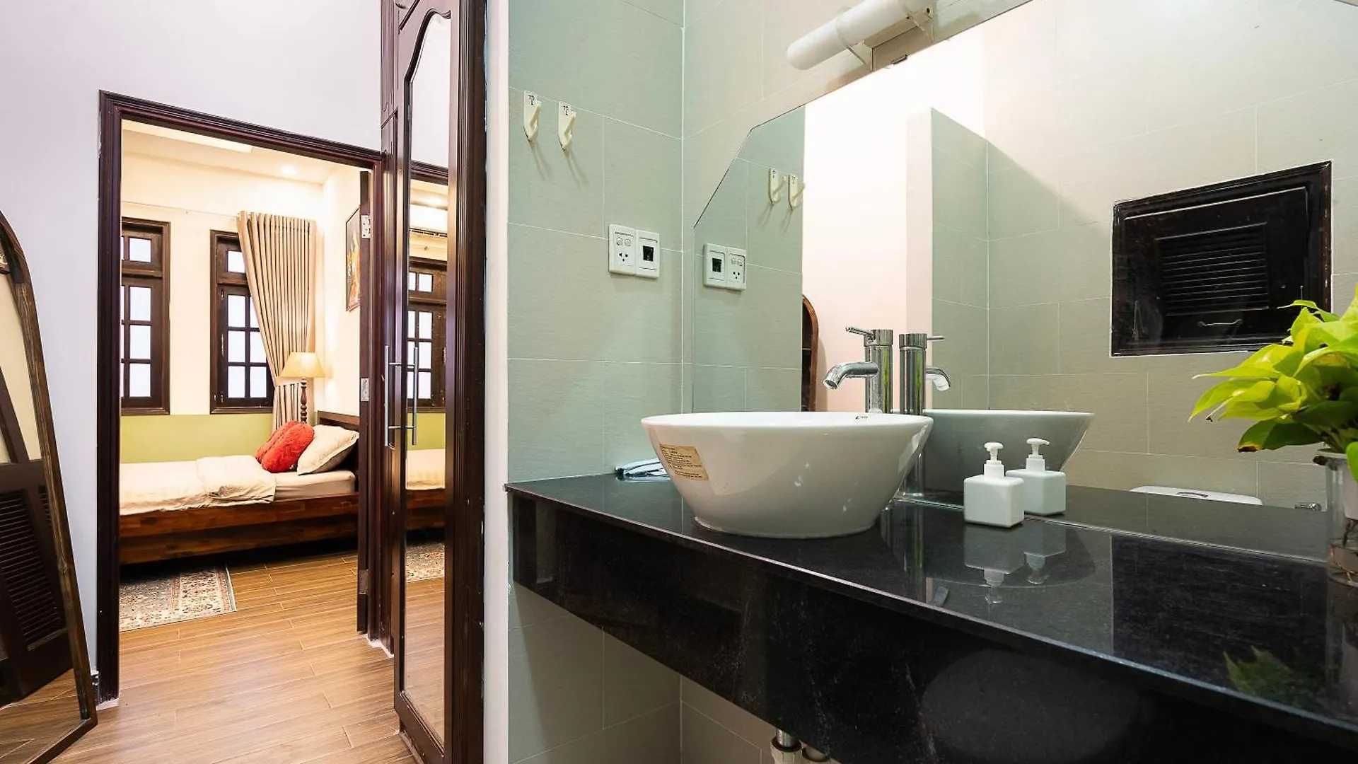 A Little Saigon Hotel - Bui Vien Walking Street Ho Chi Minh City Aparthotel
